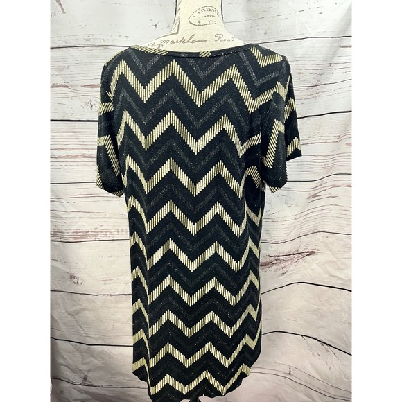 LuLaRoe Black Gold Chevron Zigzag Knit Short Sleeve Top XL - Picture 4 of 4